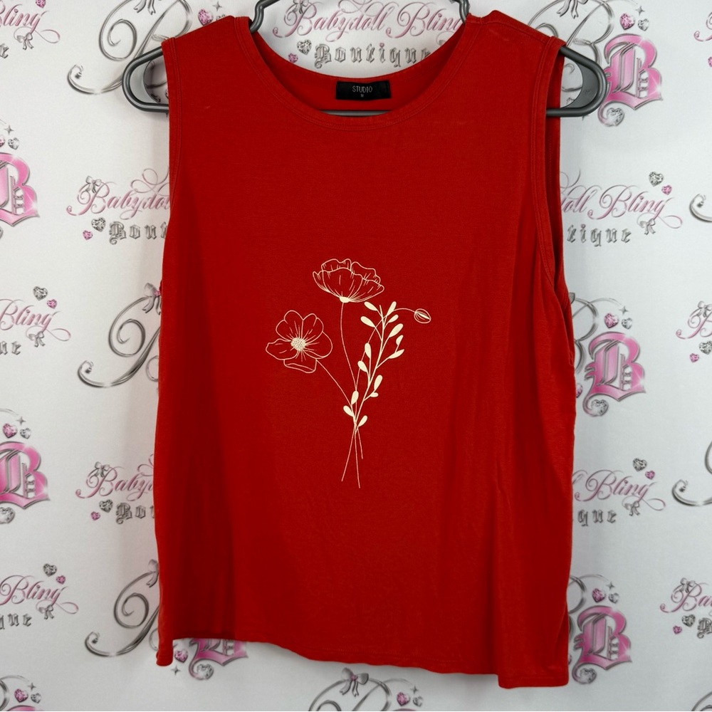 Studio M tank top shirt line, work flower, detailed, white Red Floral Tank Top